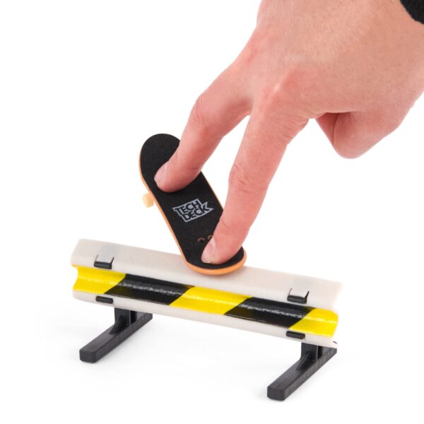 Tech Deck Fingerboard Bundle - Versus Brand Toy Machine